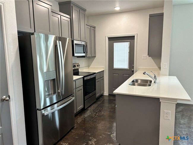 Building Photo - 315 Riptide Rd