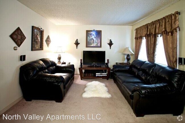 Building Photo - 1015-1070 Meadow Ln