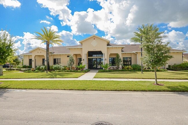 Building Photo - 9949 E Villa Cir