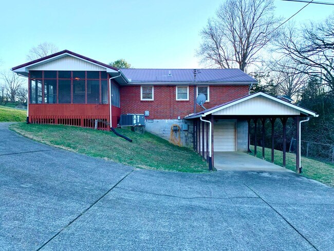 Building Photo - 321 Clearview Dr