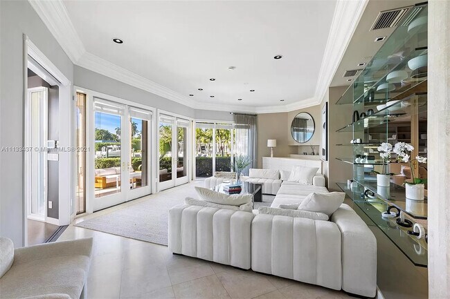 Building Photo - 6500 N Bay Rd