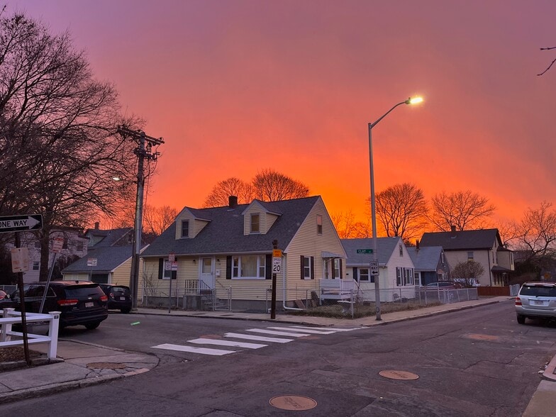 Primary Photo - 136 Clay St