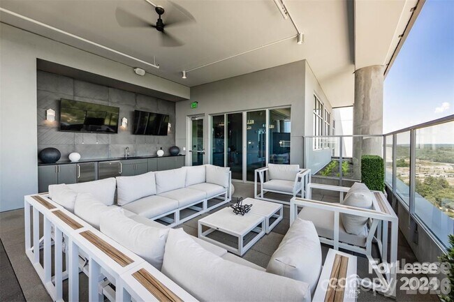 Building Photo - 13230 Ballantyne Corporate Pl