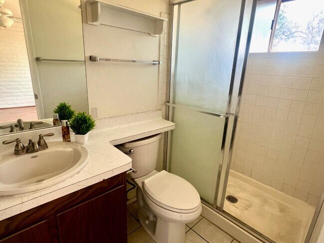 Building Photo - 2328 W Las Lomitas