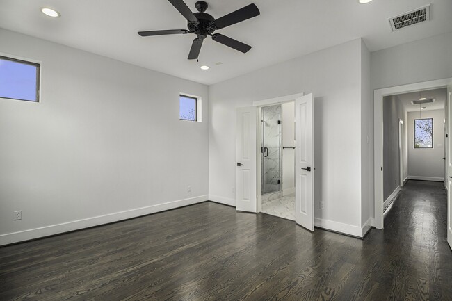 Building Photo - 503 E 34th St