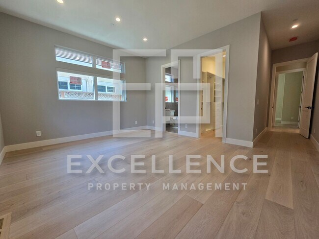 Building Photo - Brand New Build 5/5 Home & 2/2 Cottage - C...