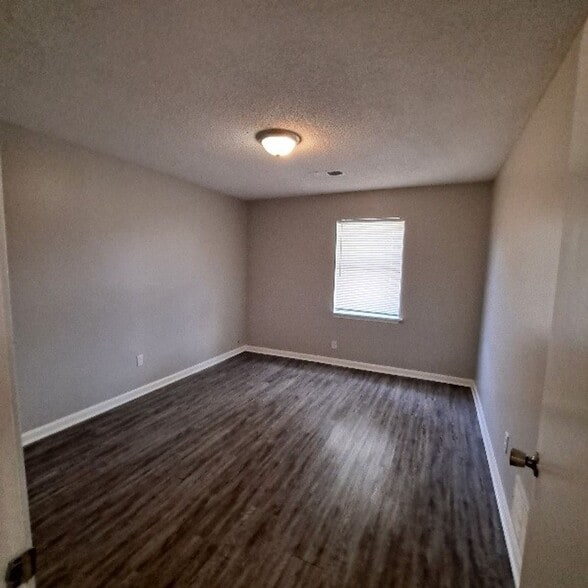 Building Photo - 2717 Carnes Ave