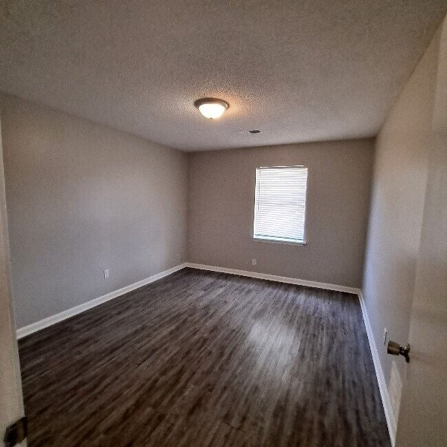 Building Photo - 2717 Carnes Ave