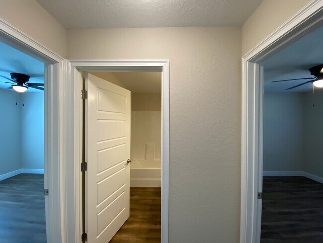 Building Photo - Custom Home - Desirable SE Ocala Neighborhood 3/2/2 **Available Soon**