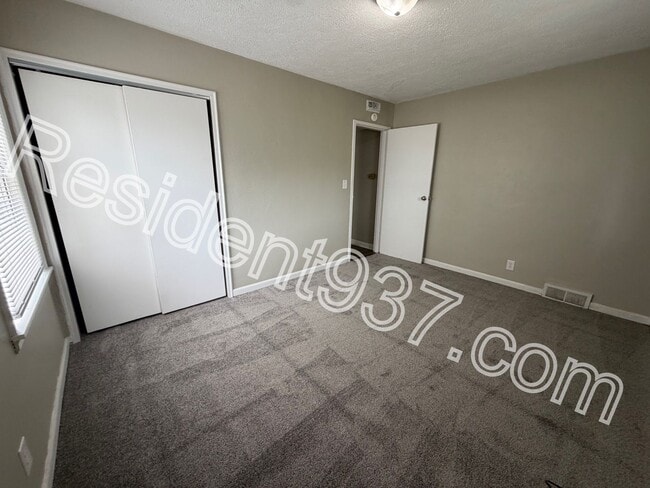 Building Photo - 1047 Blakley Dr