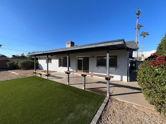 Building Photo - 8601 E Orange Blossom Ln