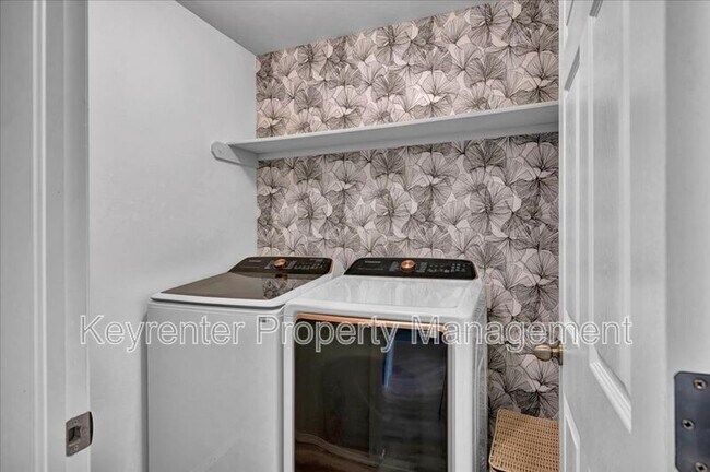 Building Photo - 551 SE 4th St