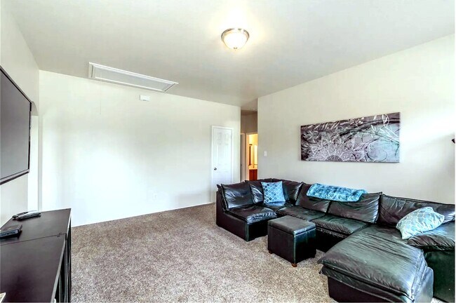 Building Photo - 3006 Pinecrest Dr