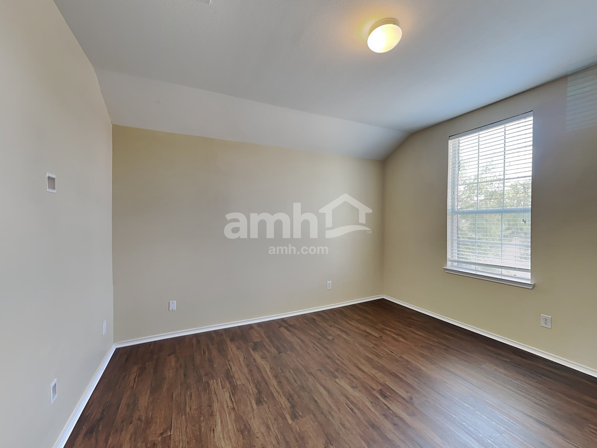 Building Photo - 1003 Utopia Ln