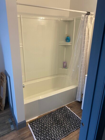 Building Photo - 162-201 E Front St