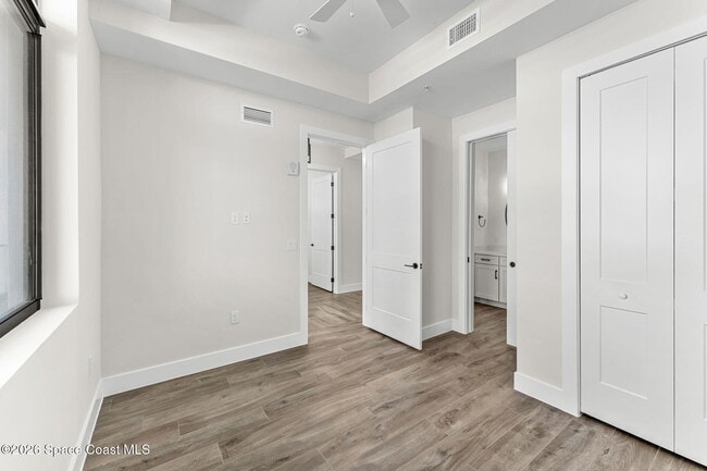 Building Photo - 225 Strand Dr