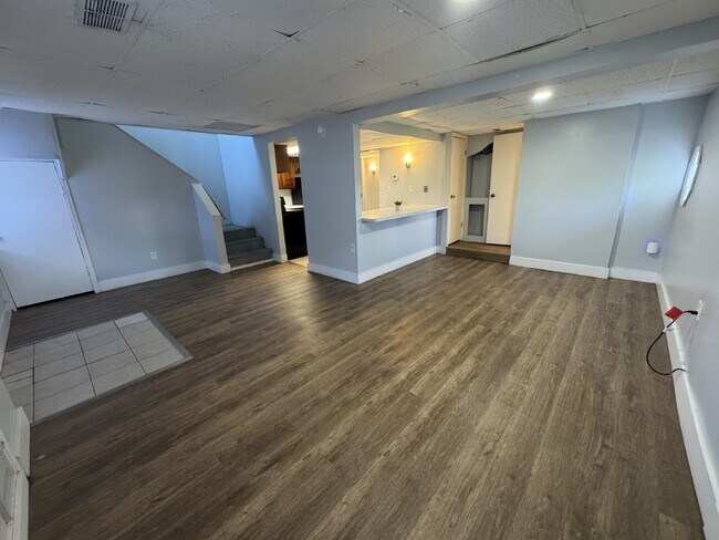 Building Photo - "Your Own Little Hideaway" — Private 2 Bed Home with Balcony & Yard