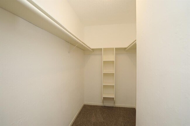 Building Photo - 1552 East Ave