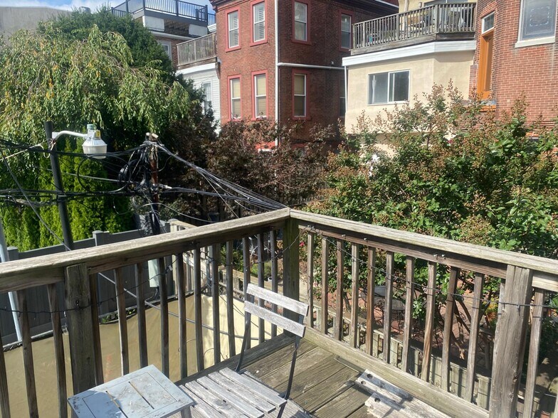 Building Photo - 558 N 17th St