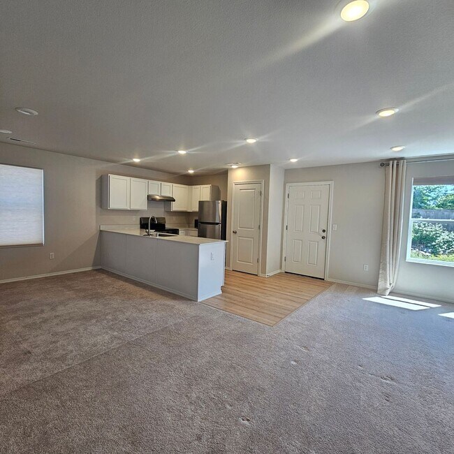 Building Photo - Move-In Ready 4 Bed, 2.5 Bath Home in Desirable Port Orchard Neighborhood