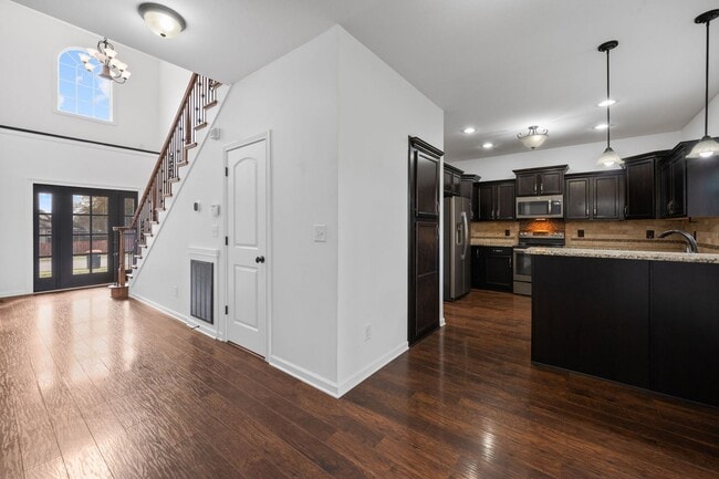 Building Photo - Stunning Home with No Backyard Neighbors!