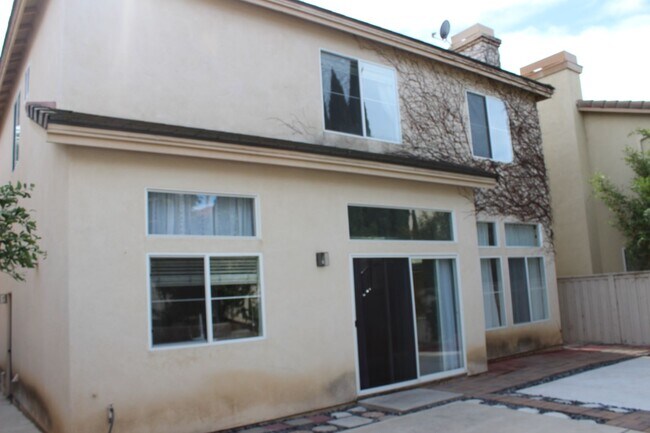 Building Photo - 39 Whispering Pine