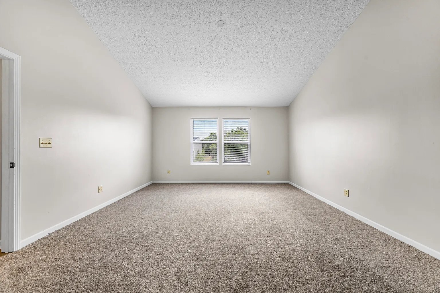 Building Photo - 328 Regency Ave