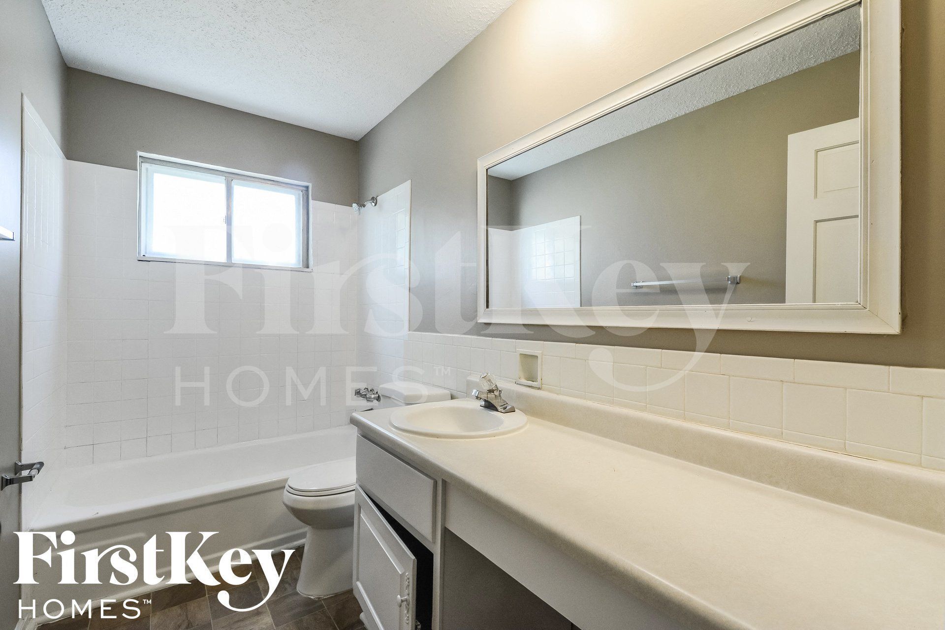 Building Photo - 6176 Silver Fox Dr