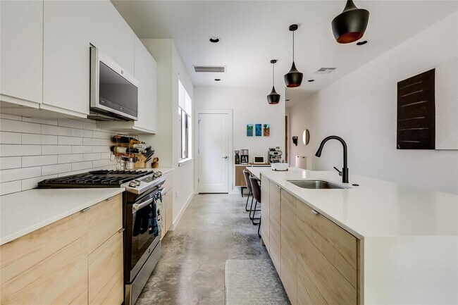 Building Photo - 2709 E 14th St