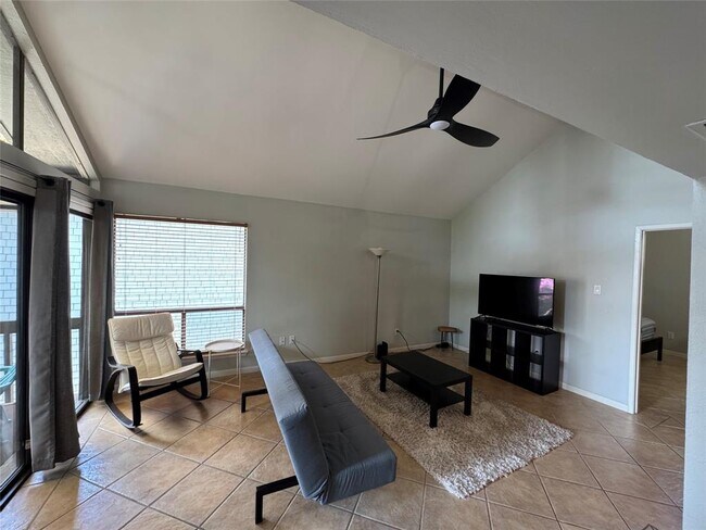 Building Photo - 7122 Wood Hollow Dr