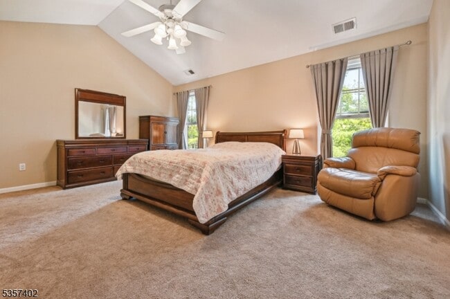 Building Photo - 233 Patriot Hill Dr