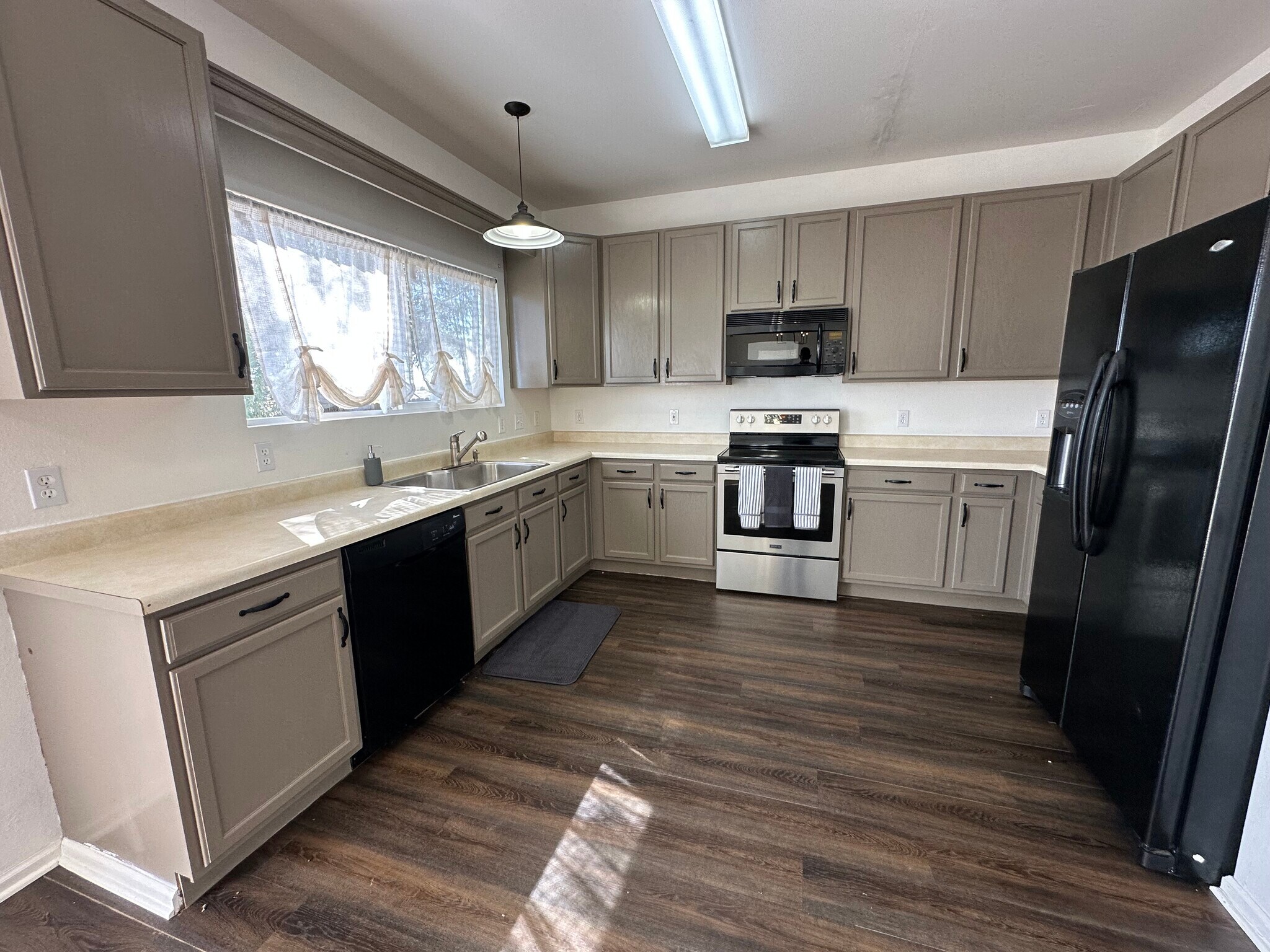 Building Photo - 862 Square Dance Ln