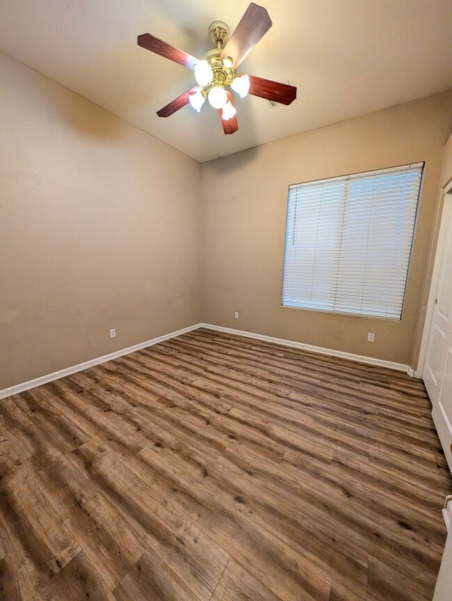 Building Photo - AVAILABLE NOW IN HIGLEY GROVES!!!!