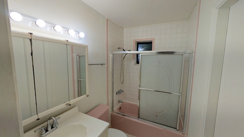 Building Photo - 2842 Van Buren St