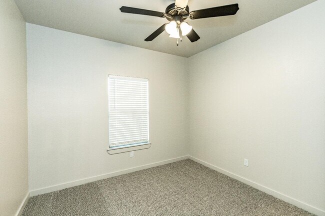 Building Photo - 1006 N 7th St