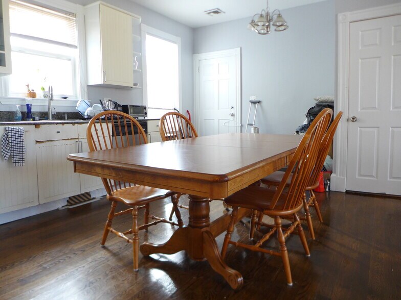 Building Photo - 123 Centre St