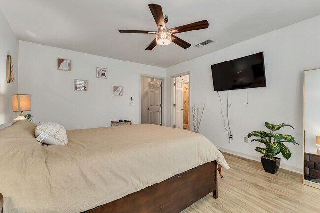 Building Photo - 224 Glenstone Cir