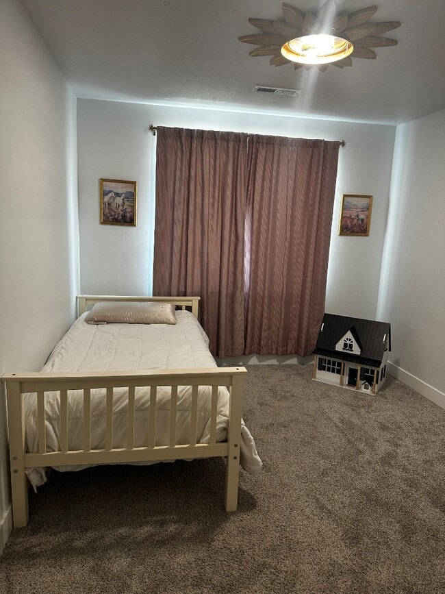 Building Photo - 353 N High Ridge Rd