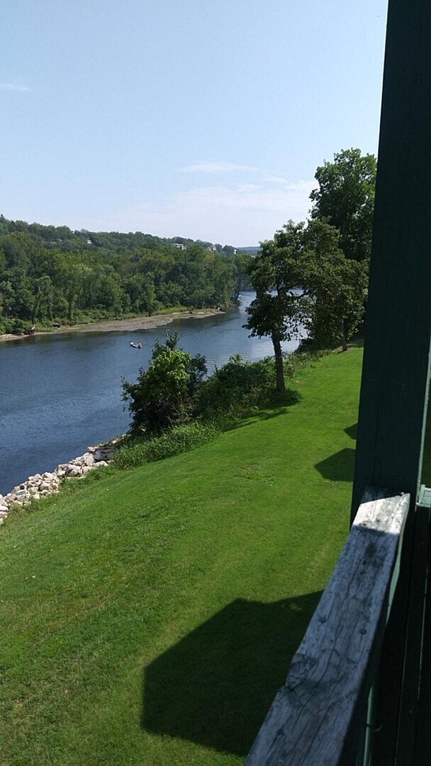 Building Photo - I Bedroom 1 Bath Apartment on Lake Taneycomo in Branson , MO