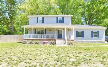 Building Photo - 223 Brooks Dr