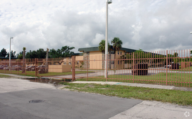 Building Photo - Miami Gardens Apartments