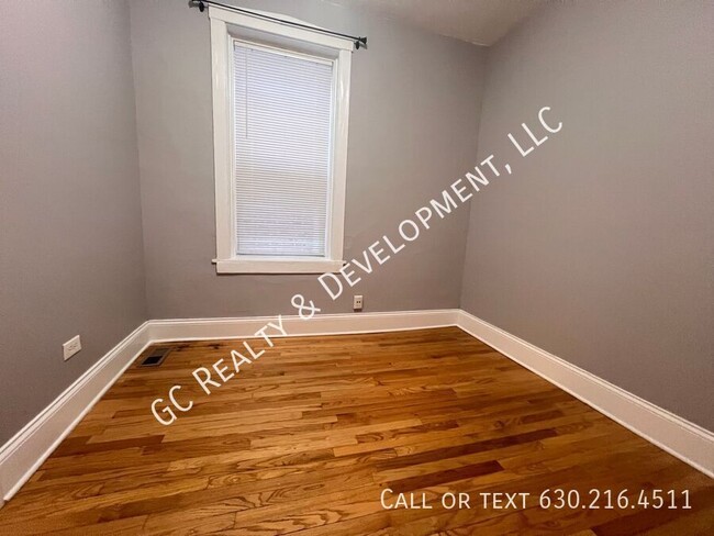 Building Photo - *** ALBANY PARK / 4 BEDROOM - 2 BATH / ONS...