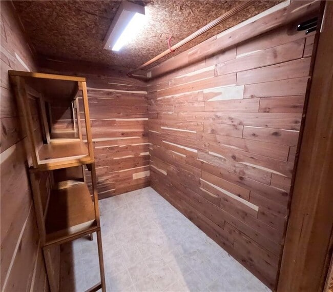 Building Photo - 998 Ferncliff Rd NE