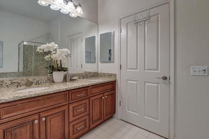 Master bathroom - 1445 Fruitdale Ave