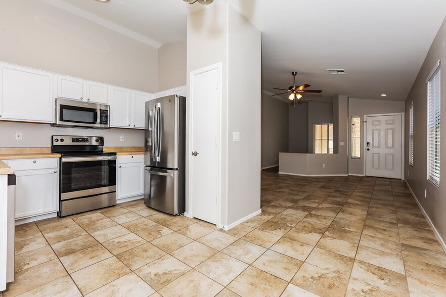 Building Photo - 1682 W Prospector Way