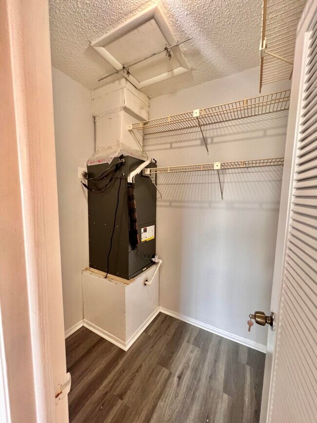 Building Photo - 6289 Lear Dr