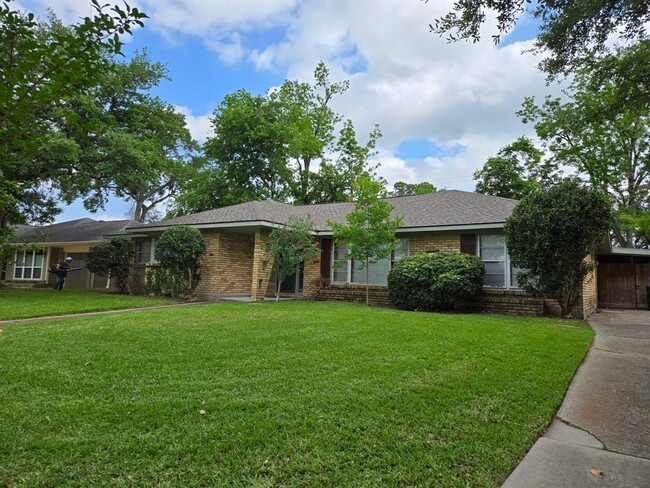 Primary Photo - 3611 Broadmead Dr