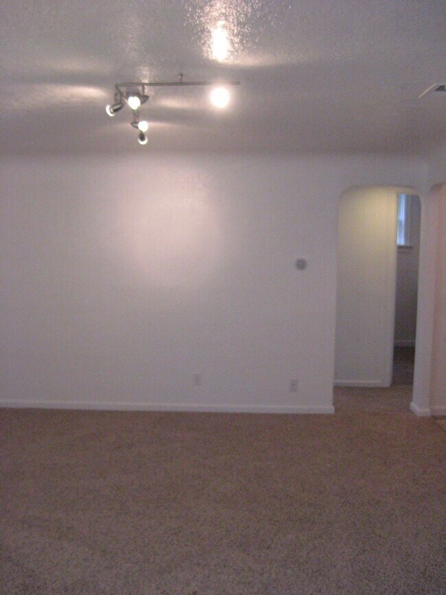 Building Photo - 109 Yellowstone Ave