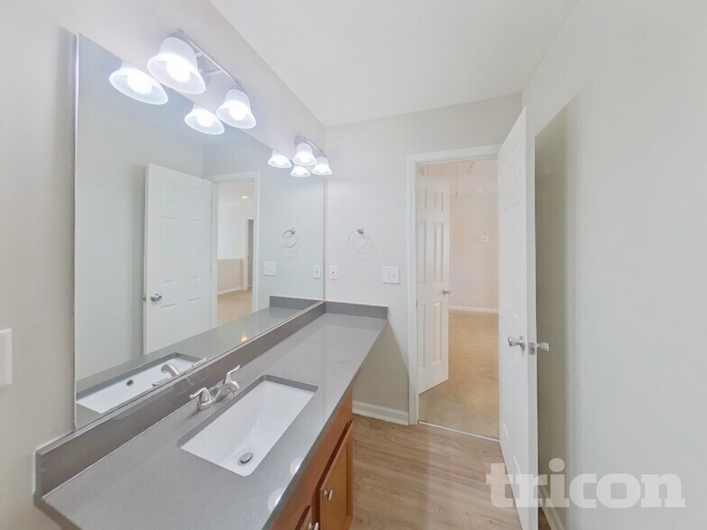 Building Photo - 1001 Southridge Dr