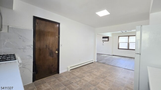 Building Photo - 388 Garibaldi Ave